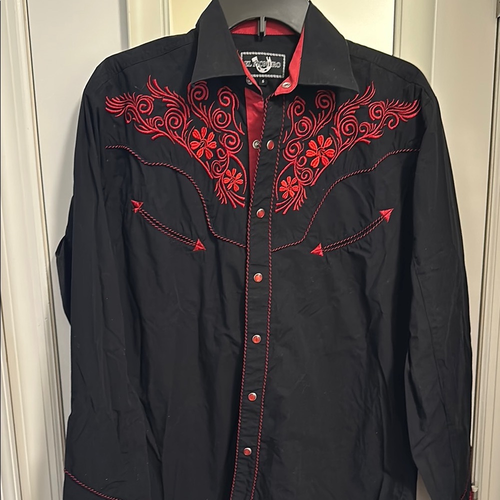 Black and Red Embroidered Snap Down Shirt EUC